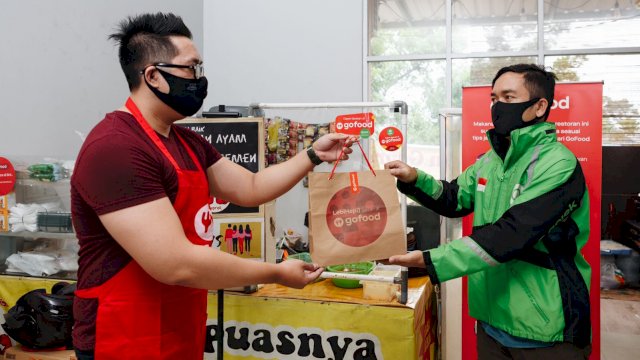 Kirim hampers dan kartu ucapan dengan mudah dengan GoFood (dok. Gojek)