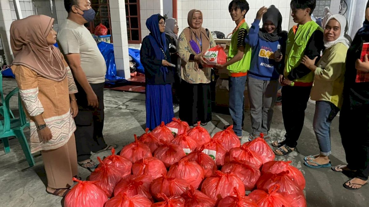 Bantu Korban Kebakaran Aspol Makassar, Andi Nirawati Kirim Paket Sembako