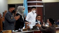 Ketua DPRD Sulsel Bersama Gubernur Teken Persetujuan Bersama 3 Rancangan Perda