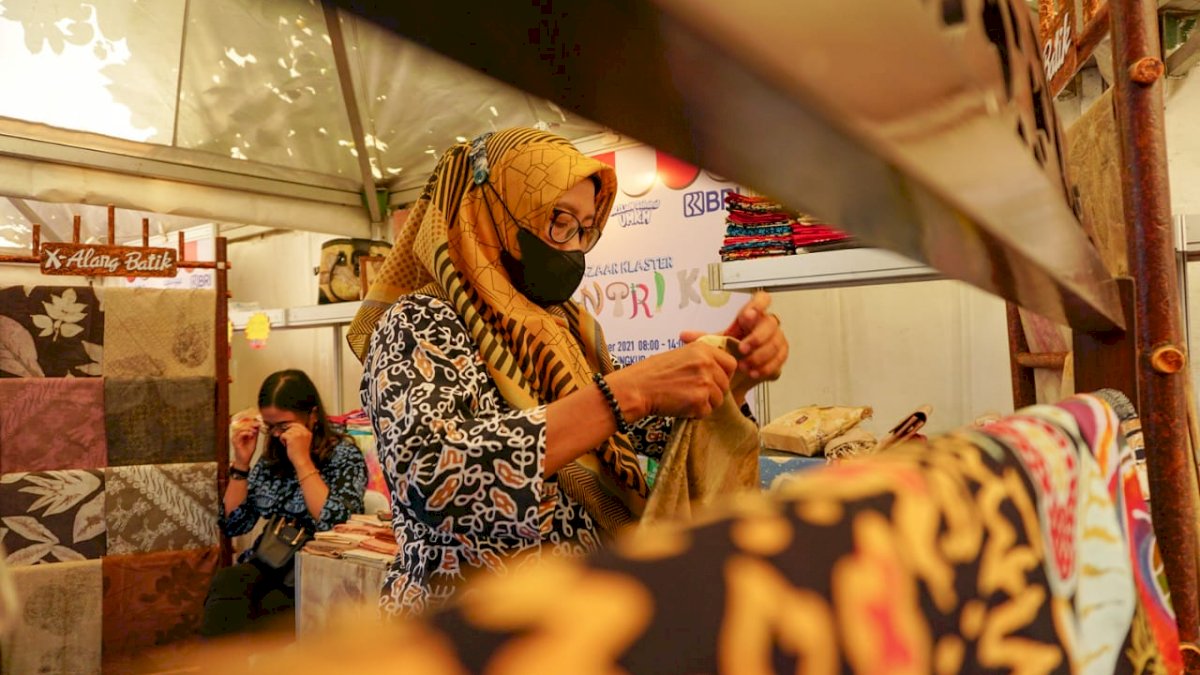BRI Hadirkan Link UMKM di Grebeg Batik Indonesia