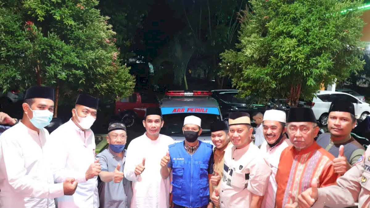 Ketua DPRD Rudianto Lallo Kembali Salurkan Bantuan, Giliran Masjid Al Hijrah Diberi Rp50 Juta