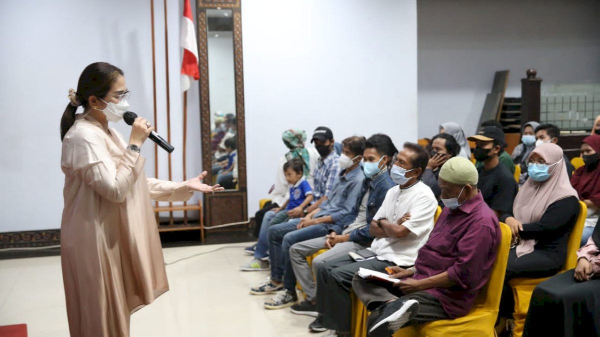 Debbie Rusdin Ajak Warga Mariso Tingkatkan Ibadah Diakhir Ramadan