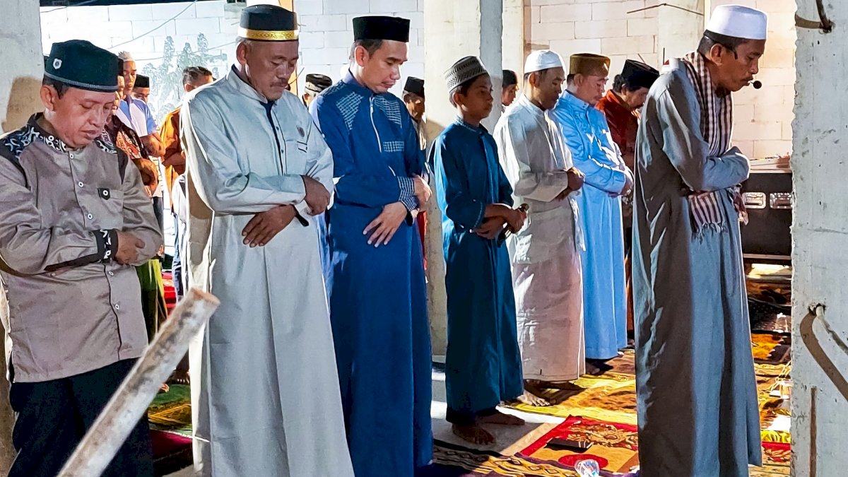 Rudianto Lallo Bantu Pembangunan Masjid Terapung Cambayya