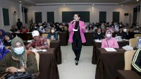 Legislator Golkar Debbie Rusdin Sosialisasi Perda Ramah Anak dan Guru