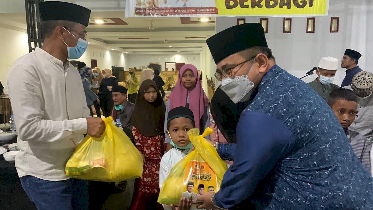 Muhammad Fauzi Bagi Ribuan Paket Sembako ke Anak Yatim dan Duafa