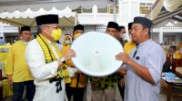 Tak Hanya Sembako dan Takjil, Golkar Sulsel Bantu Toa di Masjid