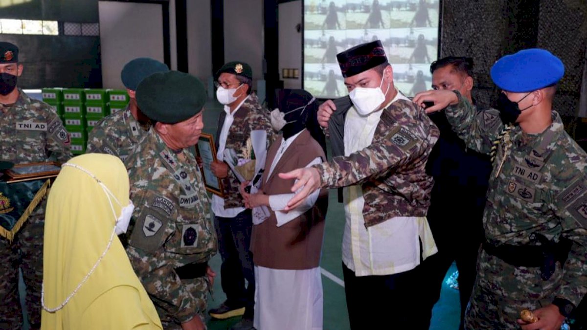 Bupati Adnan Dikukuhkan Menjadi Warga Kehormatan Divif 3 Kostrad 