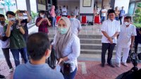 Pimpinan DPRD Sulsel Serahkan Paket Lebaran ke Non ASN dan Tenaga Outsourcing