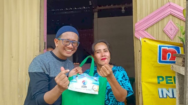 Gelora Makassar Bagi Ribuan Paket Lebaran ke Kader dan Warga