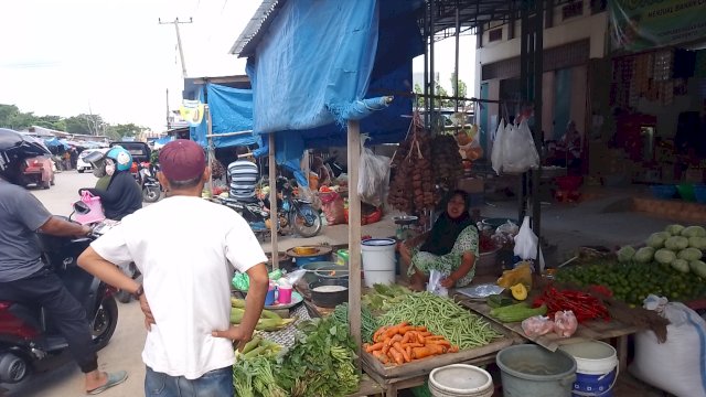 Suasana di Pasar Tradisional Turatea Karisa Jeneponto, (Dedi)
