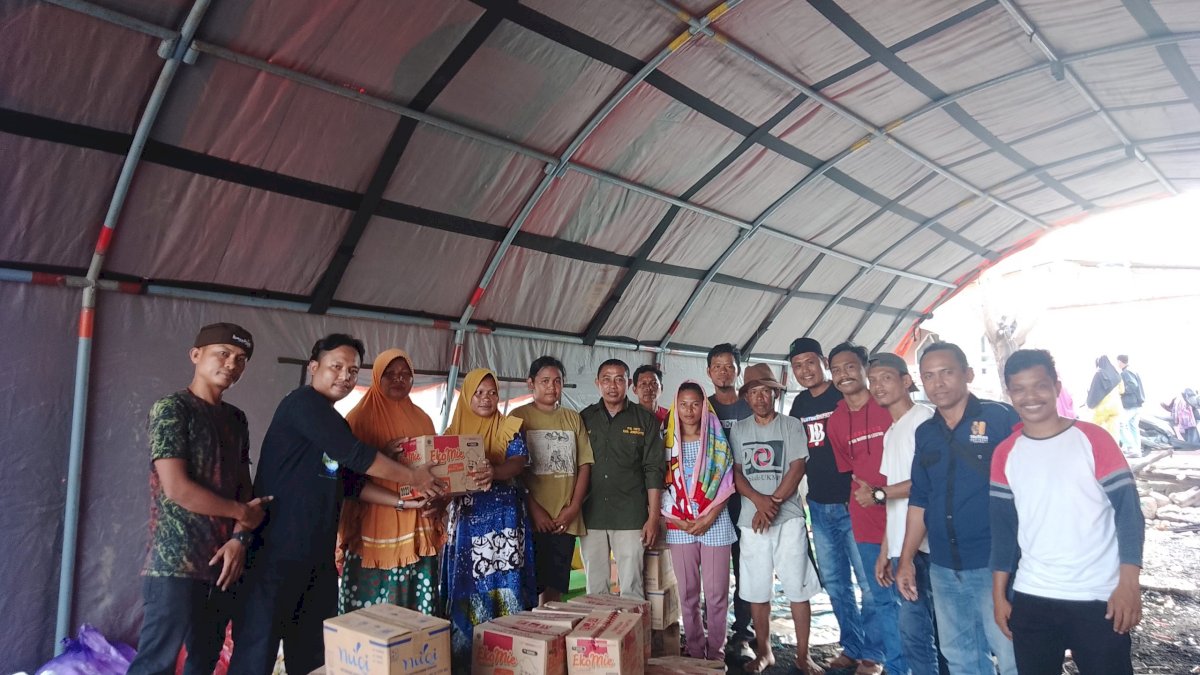 Ikatan Wartawan Online di Jeneponto Salurkan Bantuan Korban Kebakaran