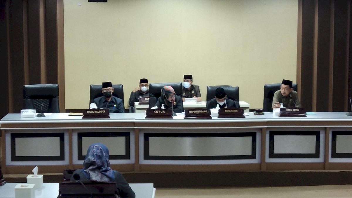 Wawali Sampaikan Jawaban Pandangan Umum Fraksi DPRD Terkait Ranperda KLA