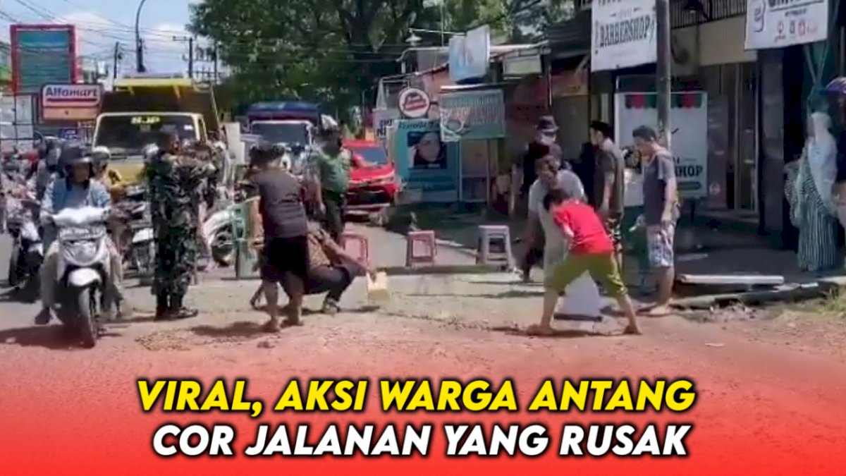 VIDEO: Viral, Aksi Warga Antang Cor Jalanan yang Rusak