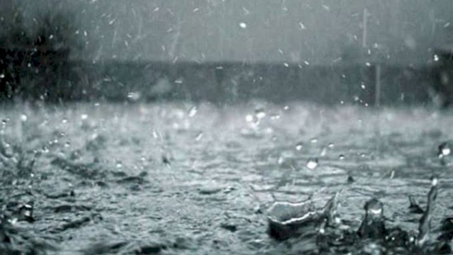 BMKG prakirakan bakal terjadi hujan lebat disertai anging kencang dan kilat di Sulsel hari ini, 5 April 2022 (Media Indonesia)