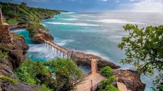 Salah satu tempat wisata di Sulsel, Pantai Apparalang di Kabupaten Bulukumba (dok. Tempat Wisata Indonesia)
