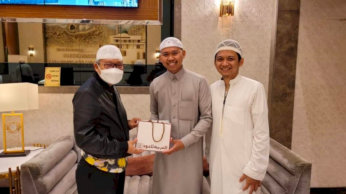 Bertemu di Madinah, Taufan Pawe Sempatkan Silahturahmi Dengan Mahasiswa Asal Parepare