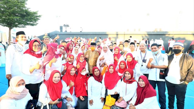 Lurah Rappokalling Salma S.Sos., bersama PJ ORW/ORT. Ist