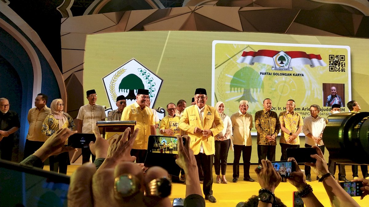 Nurdin Halid Kembali “Kuningkan” Ilham Arief Sirajuddin