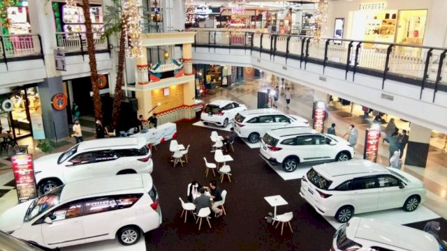 Public display Kalla Toyota di Mal Ratu Indah (dok. Kalla Toyota)
