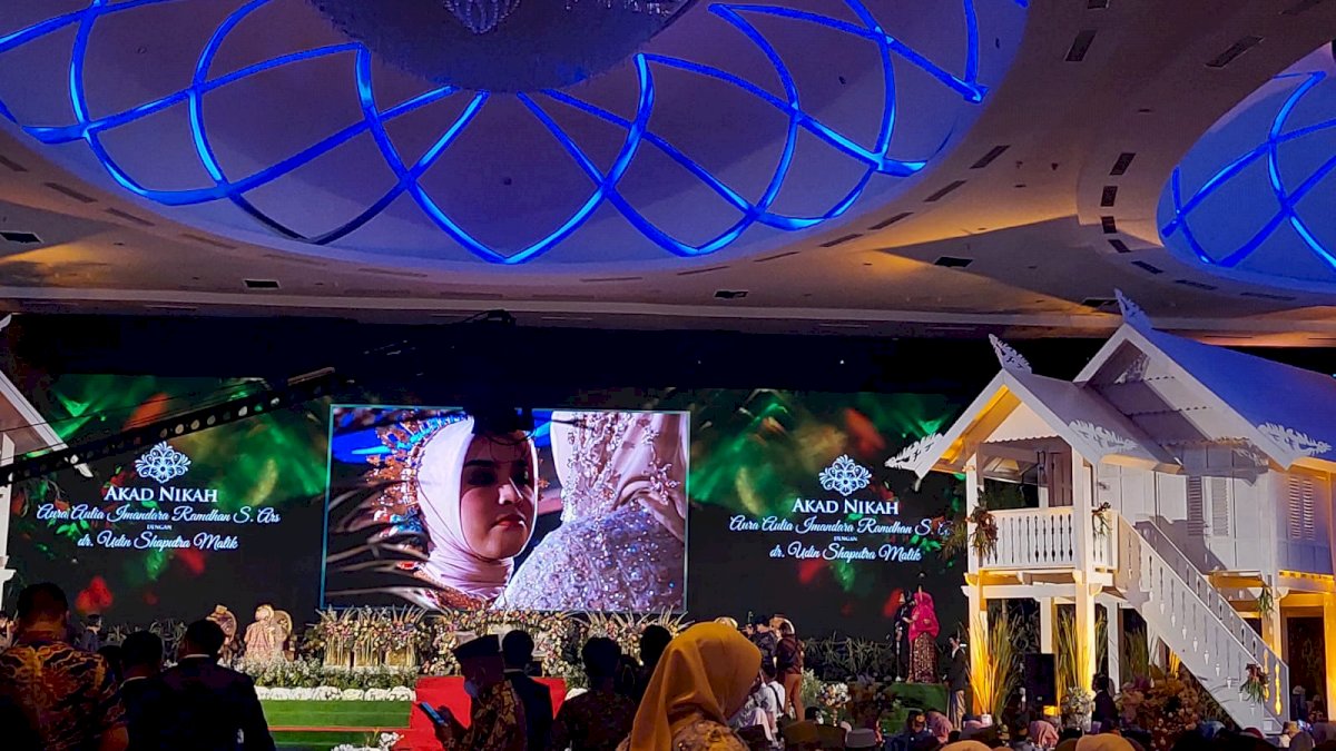 Wali Kota Makassar Berlinang Air Mata Pada Acara Akad Nikahkan Putrinya