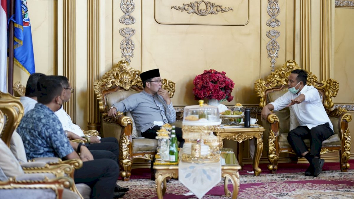 Ridwan Kamil Temui Gubernur Andalan, Masjid 99 Kubah Jadi Bahasan