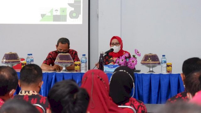 Sekda Kabupaten Gowa, Kamsina saat membuka Seminar Awal Pembuatan SIMTARU Kabupaten Gowa di Ruang Pertemuan Dinas PUPR Kabupaten Gowa (Pemkab Gowa)
