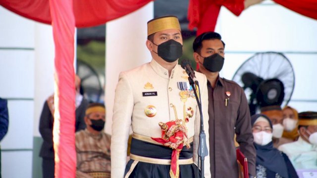 Bupati Gowa, Adnan Purichta Ichsan saat mempimpin upacara Hardiknas 2022 di Kantor Bupati Gowa (Pemkab Gowa)
