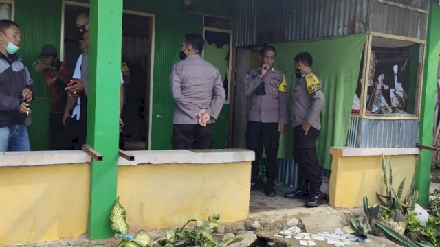 Sejumlah pihak personil Polres Jeneponto mendatangi rumah korban penganiayaan (Int)