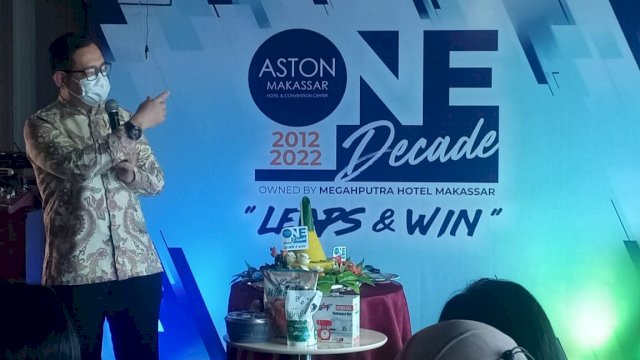 Pemotongan tumpeng satu dekade ASTON Makassar (ASTON Makassar)