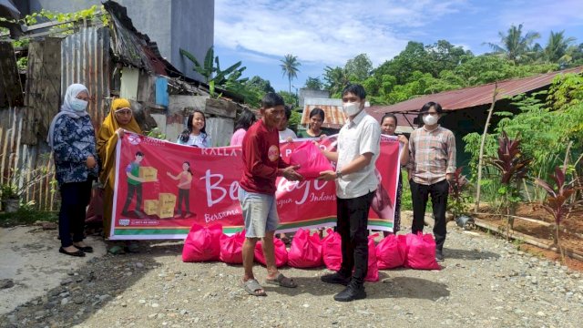 Toyota berbagi salurkan ribuan paket sembako ke masyarakat di empat provinsi Sulawesi (Kalla Toyota)