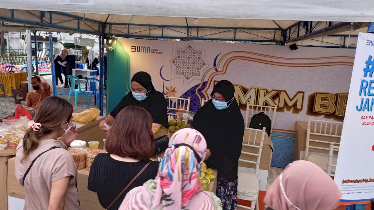 Komunitas Usaha Kampung Kue Binaan BRI di Surabaya Kini Beromzet Puluhan Juta
