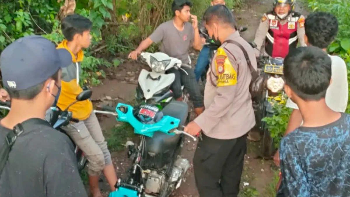 Aparat Polsek Manggala Amankan Empat Pelaku Balap di Pekuburan Cina Makassar
