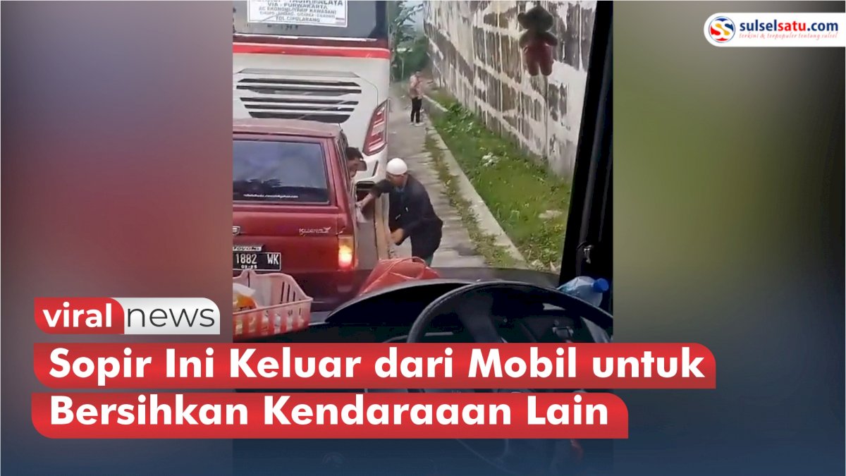 VIDEO: Terjebak Macet, Sopir Ini Malah Keluar dari Mobil untuk Bersihkan Kendaraaan Lain