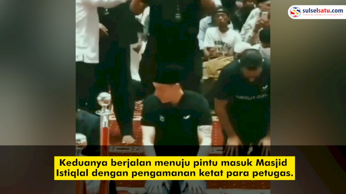 VIDEO: Mesut Ozil Sholat Jumat di Masjid Istiqlal