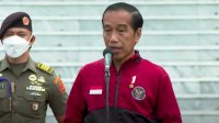 Presiden Jokowi Serahkan Bonus bagi Atlet Indonesia di SEA Games Vietnam