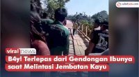 VIDEO: Bayi Terlepas dari Gendongan Ibunya saat Melintasi Jembatan Kayu di Kolaka Timur