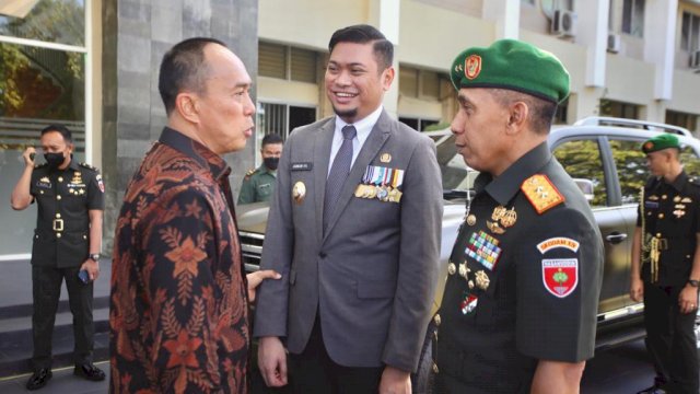 Bupati Gowa, Adnan Purichta Ichsan saat menghadiri upacara HUT Ke-65 Kodam XIV/ Hasanuddin di Lapangan M. Jusuf Makodam XIV/Hasanuddin, Kamis 2 Juni 2022 (dok. Pemkab Gowa)