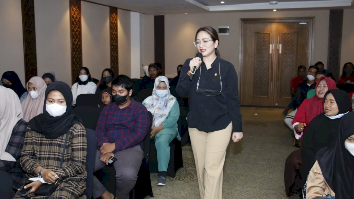 Legislator Golkar Debbie Rusdin Serap Aspirasi Warga Rappocini