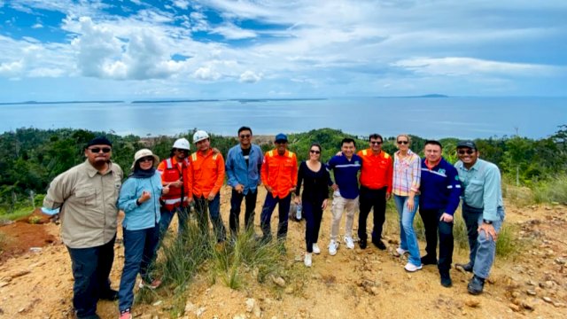 Vice President (VP) Director PT Vale Indonesia Tbk (PT Vale), Adriansyah Chaniago melakukan peninjauan ke lokasi mega proyek pembangunan pabrik nikel di Blok Bahodopi, Sulawesi Tengah (dok. PT Vale)