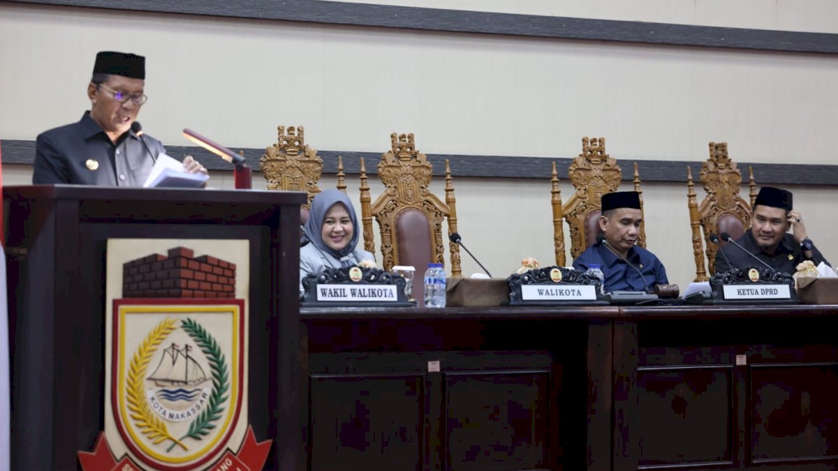 Hadiri Rapat Paripurna DPRD Makassar, Wali Kota Danny Janji Maksimalkan Penanganan Anjal