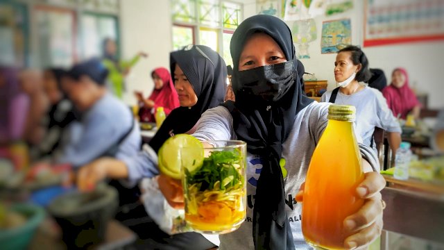 PT Vale Indonesia Tbk (PT Vale) melalui program Pengembangan dan Pemberdayaan Masyarakat (PPM) bersama Dinas Kesehatan Luwu Timur menggelar pelatihan UKBM Herbal (dok. PT Vale)