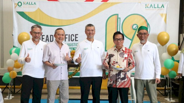 Syukuran hari ulang tahun Kalla Transport &amp; Logistics yang ke-19 tahun (dok. Kalla Toyota)