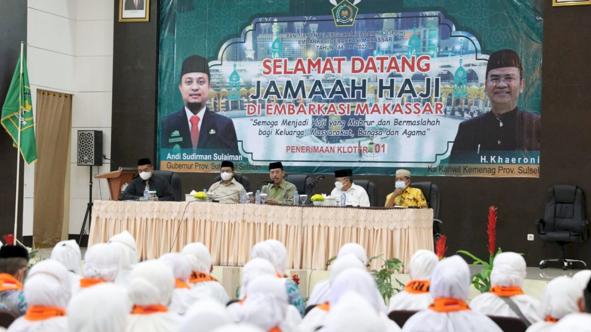 Lepas Jamaah Haji, Sekda Kota Makassar Ingatkan Jaga Kesehatan