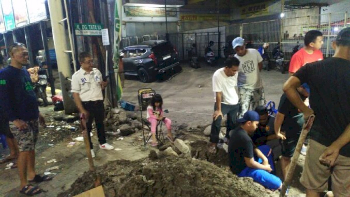 Tak Kenal Lelah, Beni Iskandar Pantau Langsung Perbaikan Kebocoran Pipa di Jalan Dg Tata Makassar