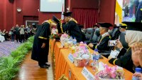 UNM Kembali Kukuhkan Wakil Rektor II Sebagai Guru Besar