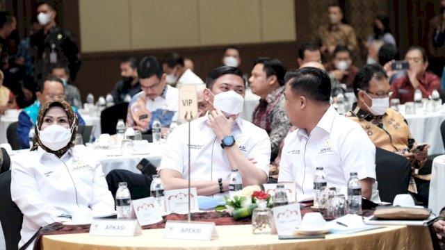 Bupati Gowa, Adnan Purichta Ichsan saat menghadiri rapat koordinasi pembahasan dan penyelesaian tenaga non ASN di The Sultan Hotel &amp; Residence Jakarta (dok. Pemkab Gowa)