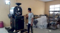 Bantu Mesin Pengolahan Kopi, Bukti Nyata Gubernur Sulsel Peduli IKM di Luwu