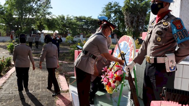 Kapolres Jeneponto AKBP Yudha Kesit Dwijayanto Pimpin Ziarah Kubur (Dedi)