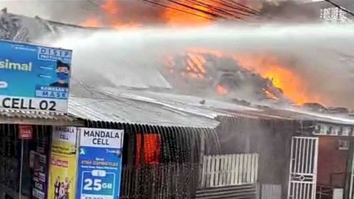 Si Jago Merah Bakar 36 Rumah Petak Asrama Polisi Perintis