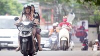 Berbicara Sambil Berkendara Bisa Didenda Rp 750 Ribu
